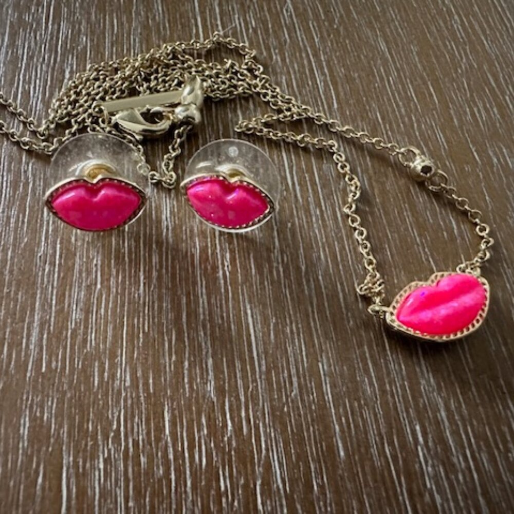 Kendra Scott Pink OPAL Lips Necklace